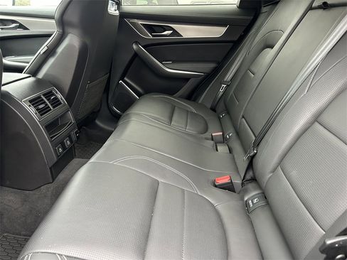 Used 2024 Jaguar F-PACE R-Dynamic S image 15