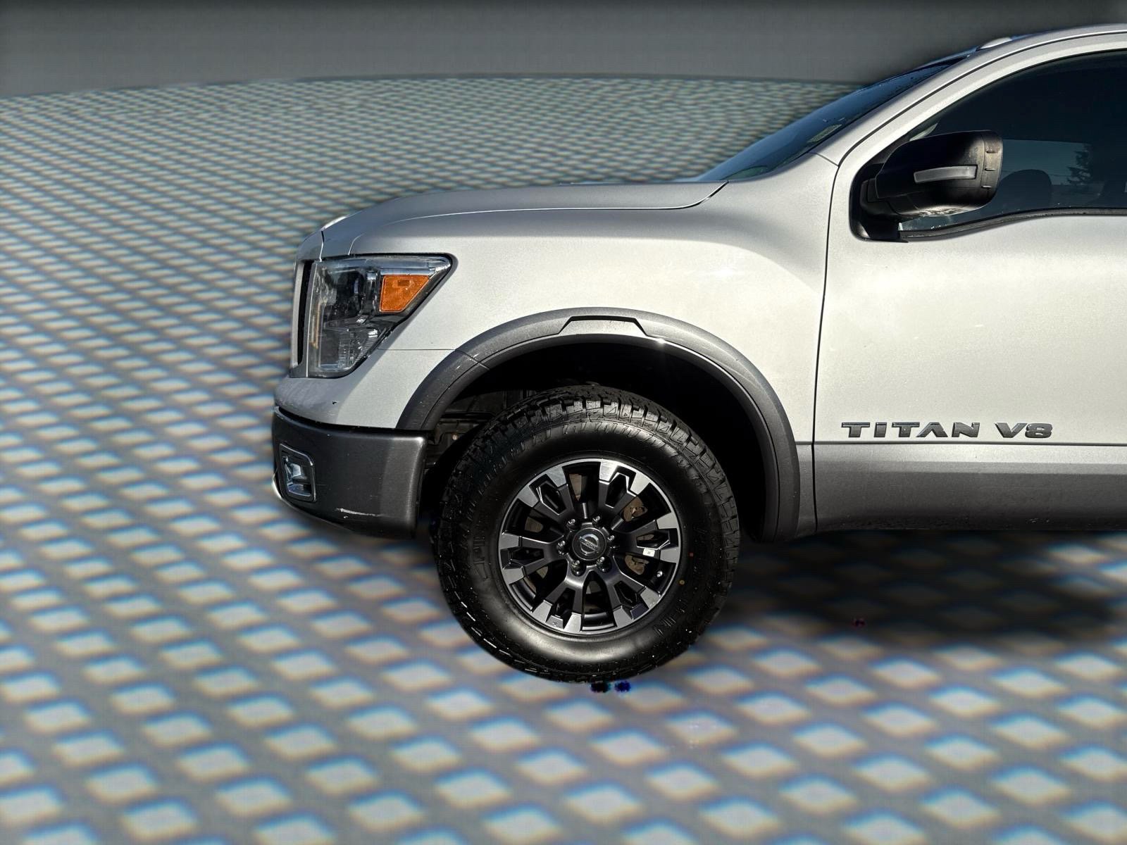 Used 2018 Nissan Titan PRO-4X AWD/4WD image 14