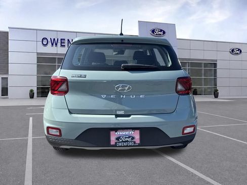 Used 2025 Hyundai Venue SE FWD image 5