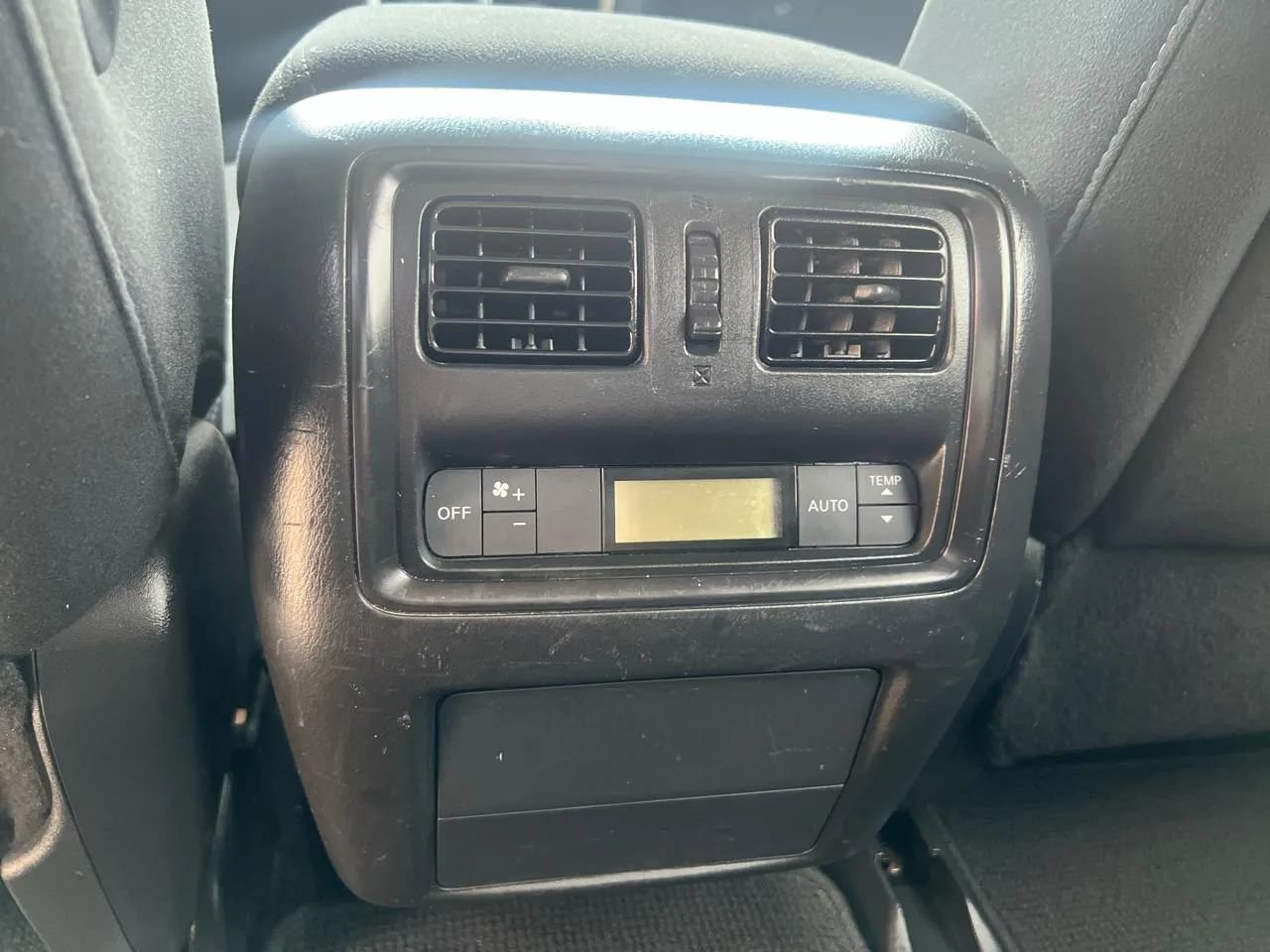 Used 2015 Nissan Pathfinder SV FWD image 21