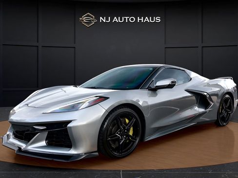 Used 2023 Chevrolet Corvette Stingray Premium Conv w/ Z51 Performance Package RWD image 4