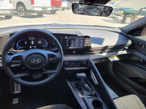 Used 2025 Hyundai Elantra Sport FWD image 29