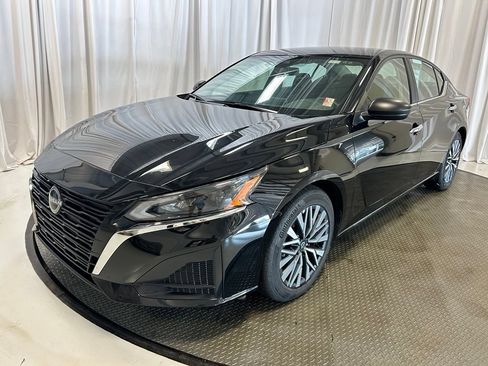 Used 2025 Nissan Altima 2.5 SV FWD image 23
