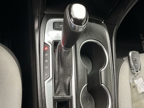 Used 2018 Chevrolet Equinox LS image 21