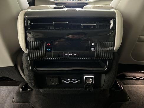 Used 2022 Jeep Wagoneer Series I image 21