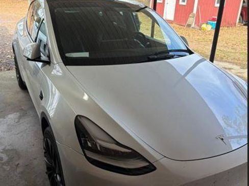 Used 2023 Tesla Model Y Long Range image 1