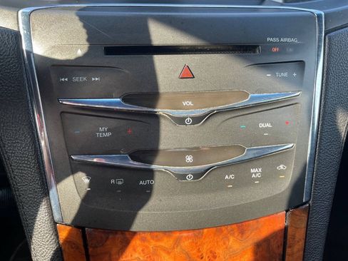 Used 2014 Lincoln MKS AWD w/ Equipment Group 101A image 40