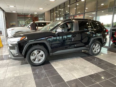 Certified 2025 Toyota RAV4 LE AWD/4WD image 3