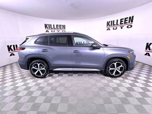 New 2025 Volkswagen Tiguan SE image 8