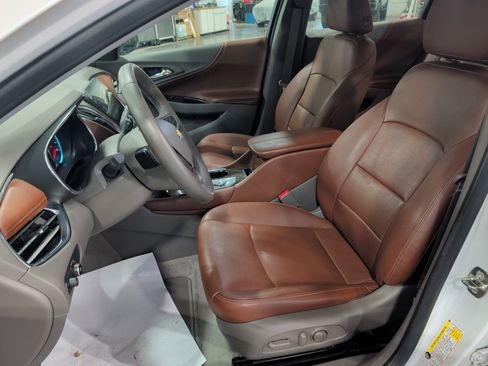 Used 2018 Chevrolet Malibu Premier w/ Premier Sun and Wheel Package FWD image 7