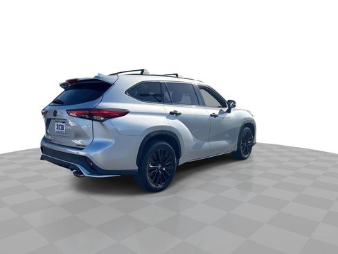 Used 2023 Toyota Highlander L image 9