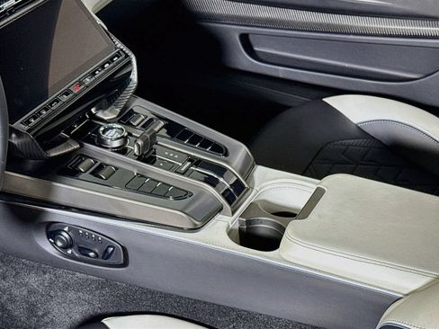 Used 2025 Aston Martin Vanquish RWD image 14