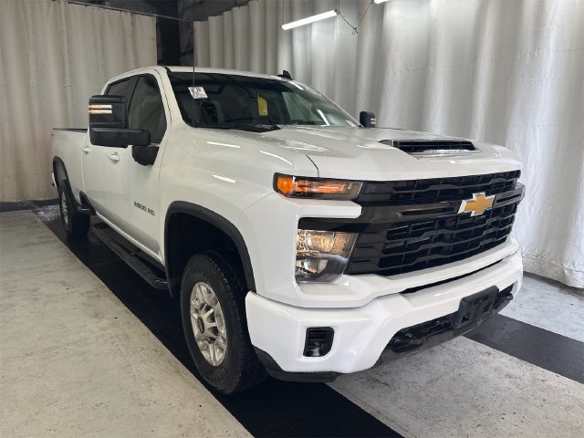 Used 2026 Chevrolet Silverado 2500 LT AWD/4WD image 2