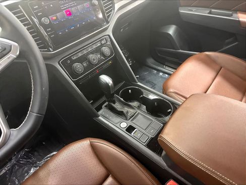 Used 2023 Volkswagen Atlas SE w/ Black Wheel Package FWD image 21