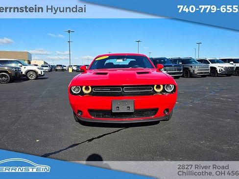 Used 2023 Dodge Challenger SXT RWD image 2