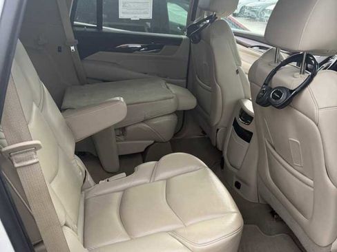 Used 2018 Cadillac Escalade Luxury image 13