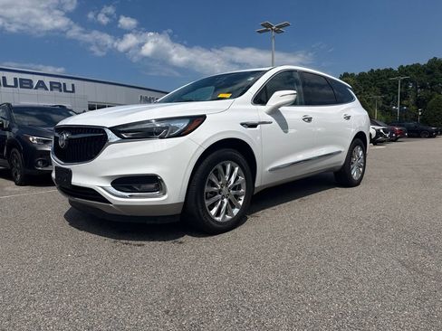 Used 2021 Buick Enclave Essence w/ Sound and Sites Package FWD image 2