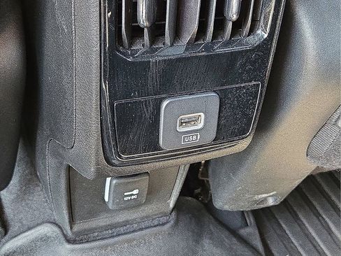 Used 2023 Jeep Compass Latitude image 17