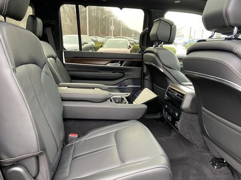 Used 2022 Jeep Grand Wagoneer Series I image 30