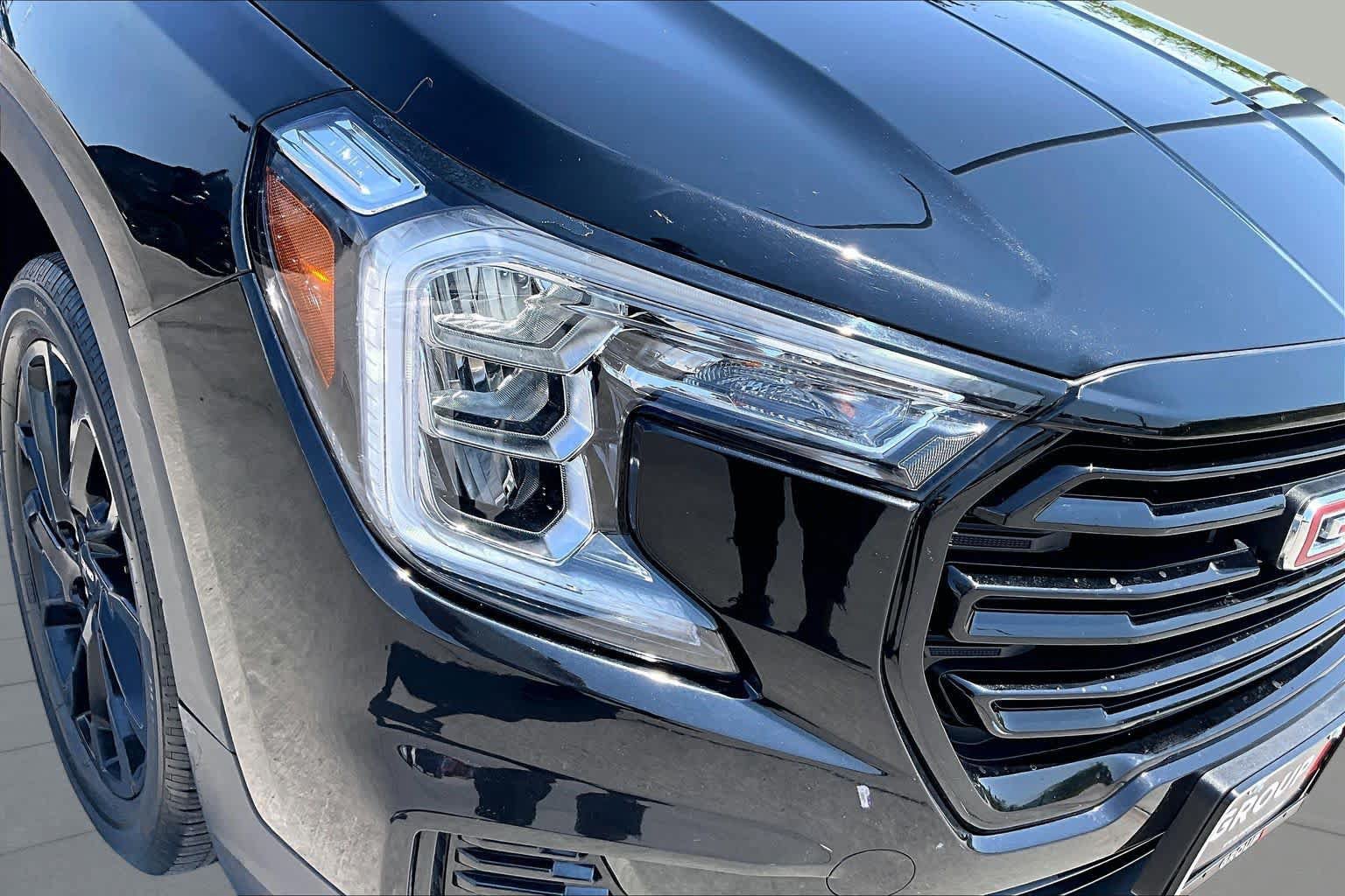 Used 2024 GMC Terrain SLE w/ Driver Convenience Package FWD image 28