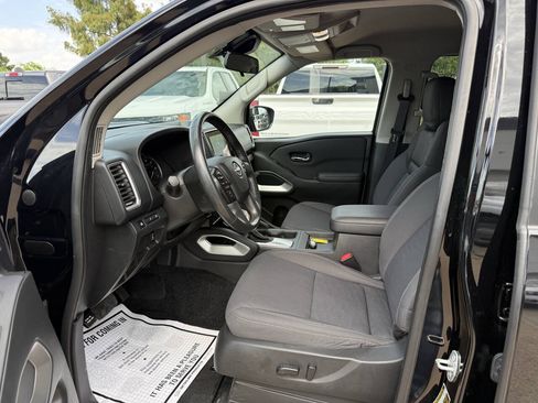 Used 2024 Nissan Frontier SV w/ Technology Package RWD image 7