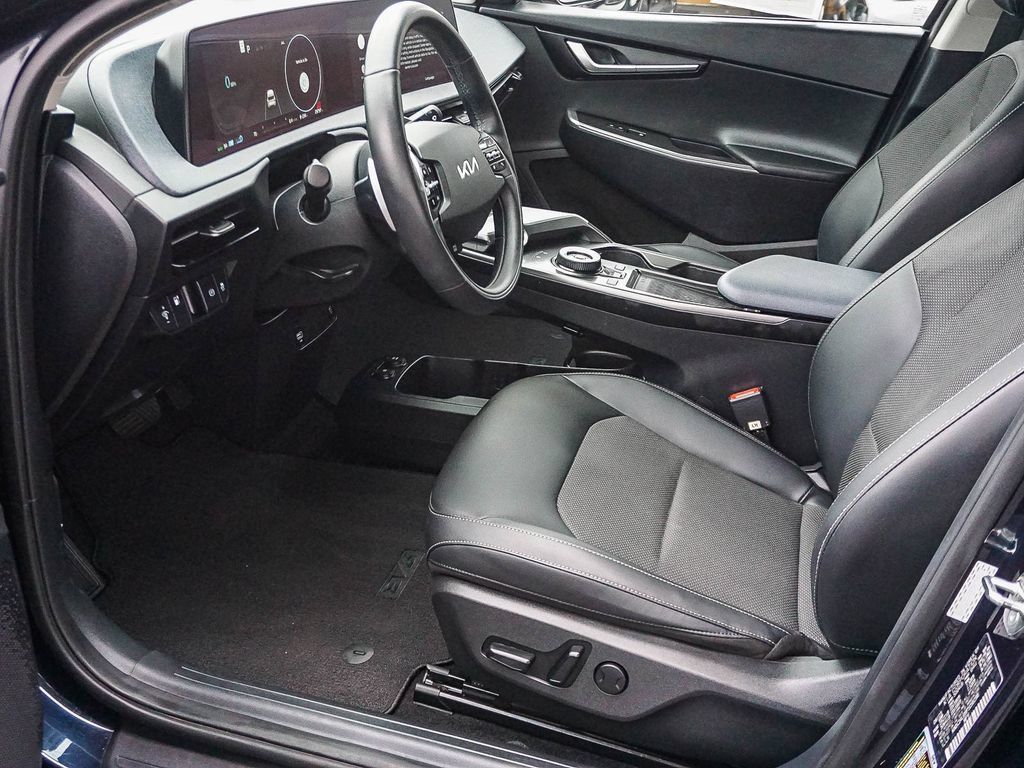 Certified 2023 Kia EV6 Light RWD image 18