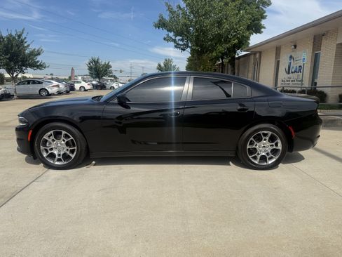 Used 2015 Dodge Charger SE w/ Power Sunroof Group AWD/4WD image 4