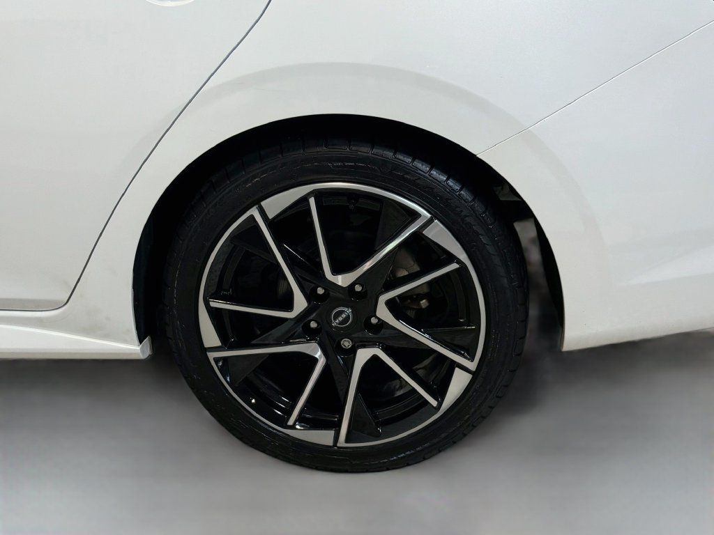 Used 2024 Nissan Sentra SR w/ SR Premium Package FWD image 32