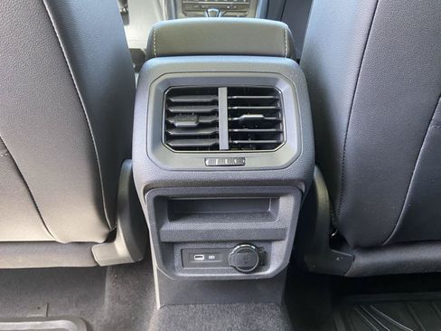Used 2023 Volkswagen Tiguan SE w/ Panoramic Sunroof Package FWD image 17