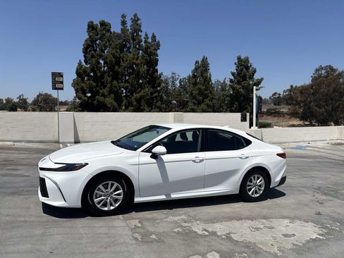 Used 2025 Toyota Camry LE FWD image 11