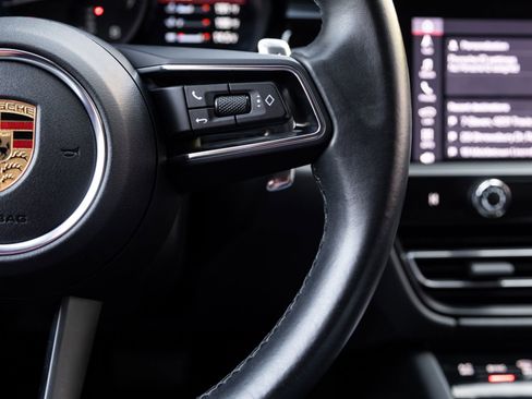 Certified 2023 Porsche Macan AWD/4WD image 16