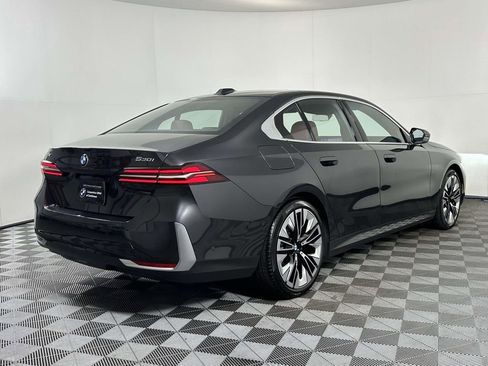 Used 2025 BMW 530i xDrive w/ Premium Package image 10
