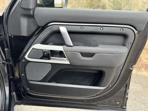 Certified 2023 Land Rover Defender 110 X-Dynamic SE image 19