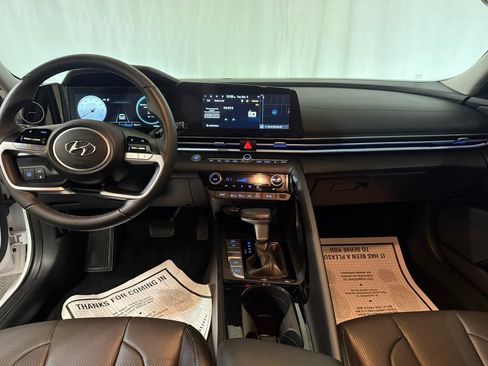 Certified 2023 Hyundai Elantra Limited image 37