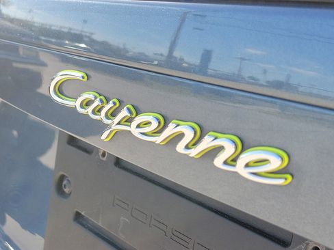 Used 2020 Porsche Cayenne E-Hybrid image 7