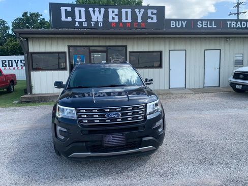 Used 2017 Ford Explorer XLT w/ Equipment Group 202A FWD image 7
