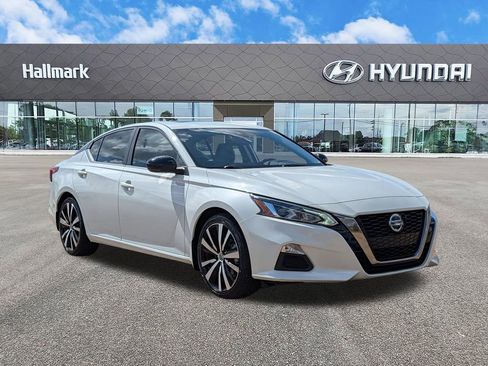 Used 2021 Nissan Altima 2.5 SR w/ SR Premium Package image 1