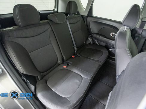 Used 2018 Kia Soul FWD image 37