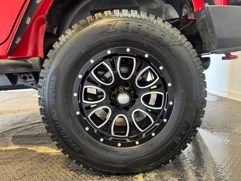 Used 2014 Jeep Wrangler Unlimited Sport w/ Quick Order Package 24S AWD/4WD image 40