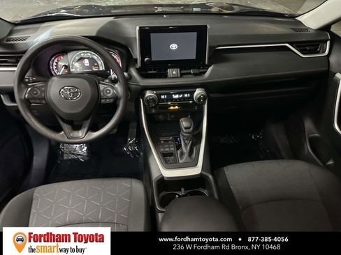 Used 2025 Toyota RAV4 XLE image 17