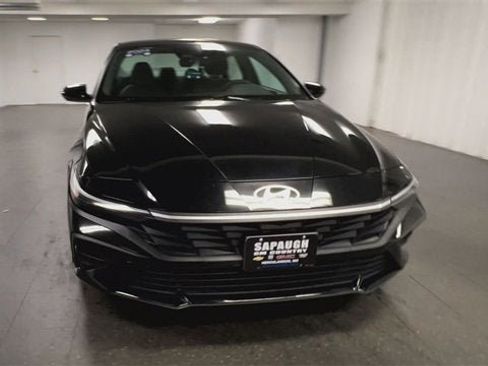 Used 2024 Hyundai Elantra SEL image 3