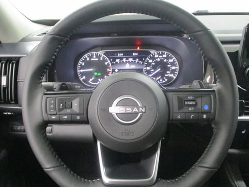 New 2025 Nissan Pathfinder SL image 18