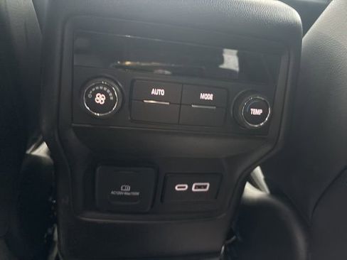 Used 2023 GMC Acadia SLT image 22