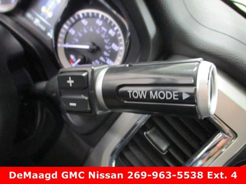 Used 2017 Nissan Titan SV image 20