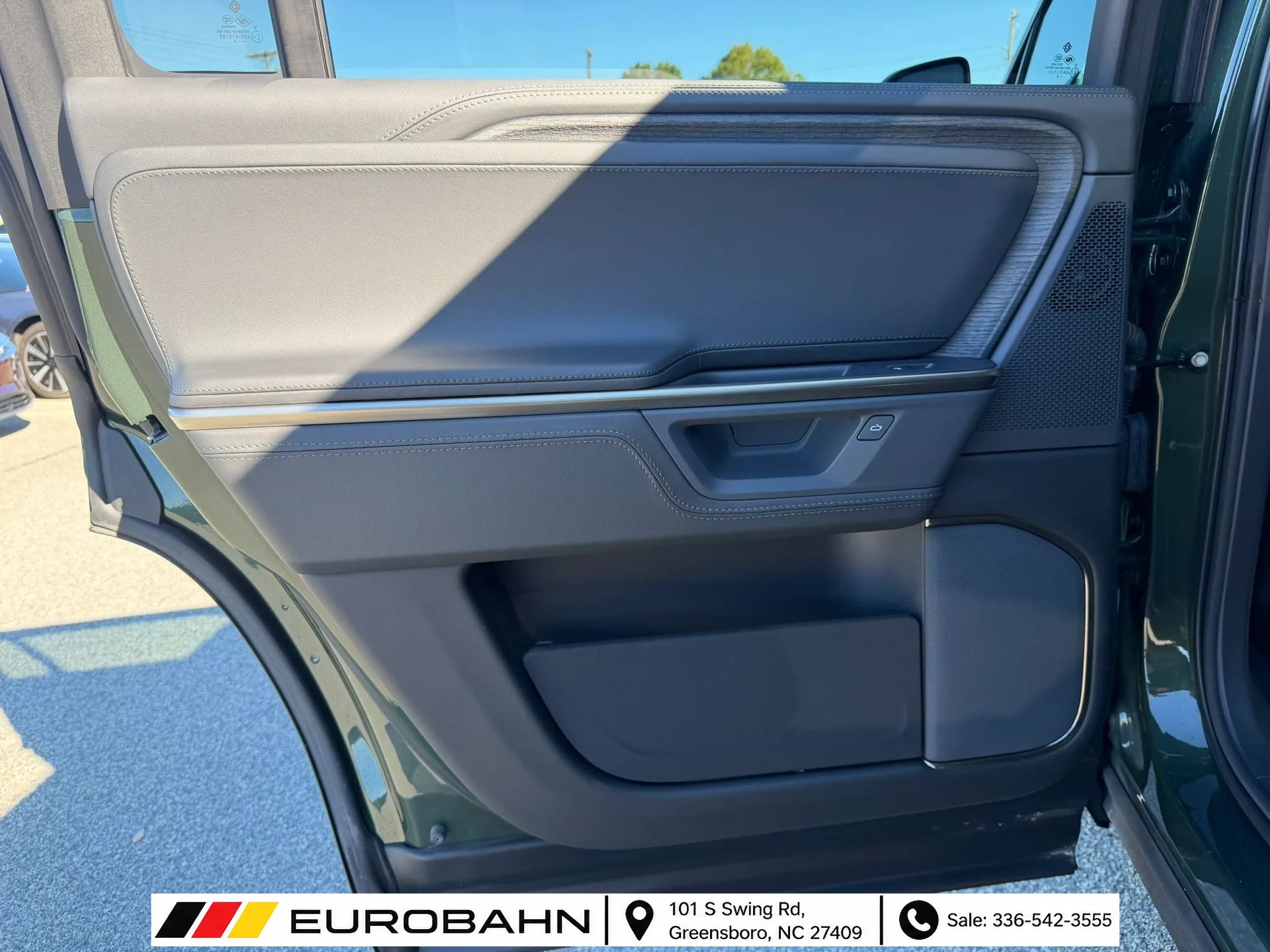 Used 2025 Rivian R1S Adventure Dual AWD/4WD image 13