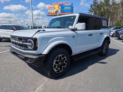 New 2026 Ford Bronco Outer Banks image 8