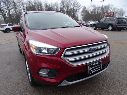 Used 2018 Ford Escape SE w/ SE SYNC Package image 2