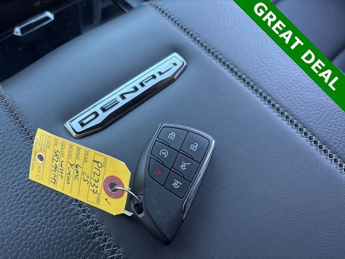 Used 2025 GMC Yukon Denali image 27