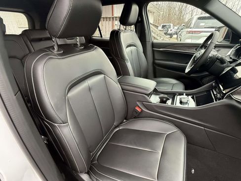 New 2025 Jeep Grand Cherokee Limited w/ Black Appearance Package AWD/4WD image 9