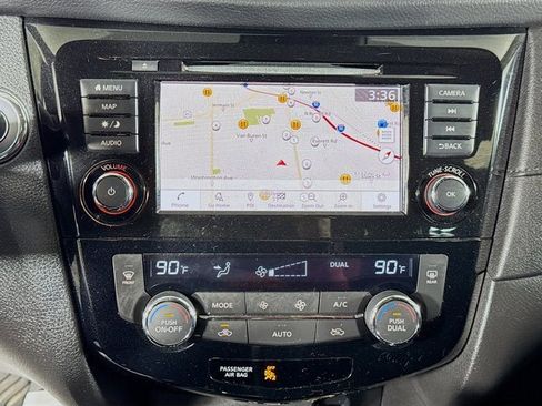 Used 2019 Nissan Rogue SV w/ Sun & Sound Touring Package image 11